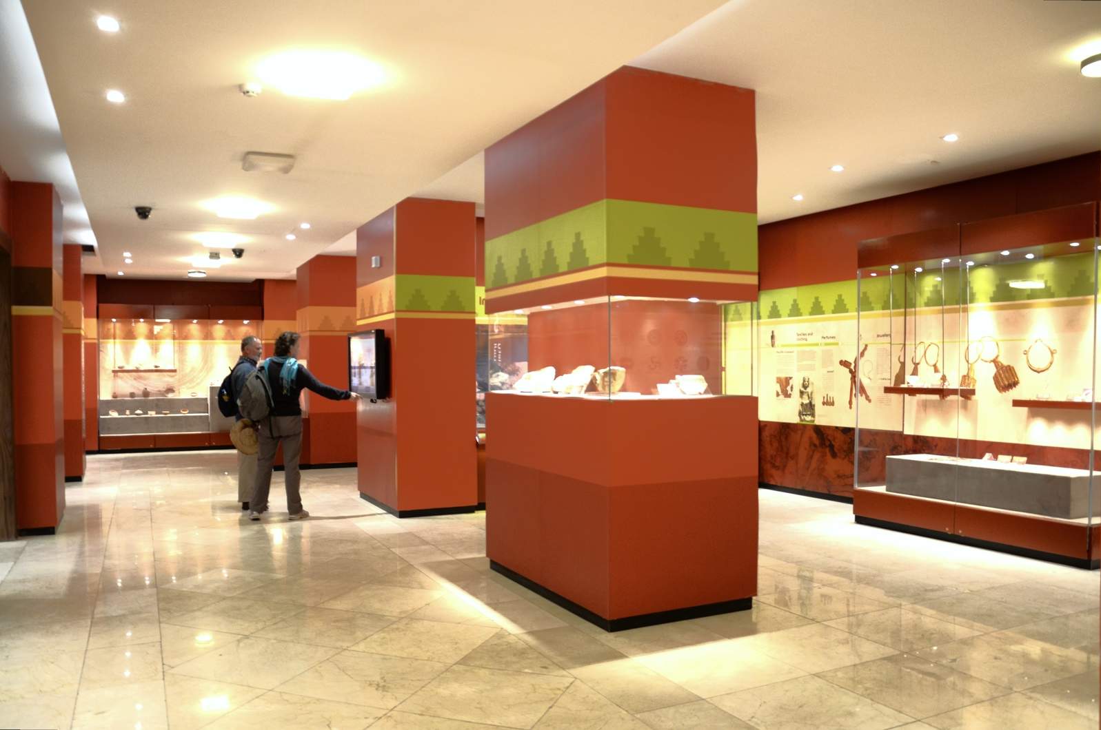 Tourists interact with the exhibition at the new Petra Visitors’ Center, which began greeting visitors to the site in October 2014. Photo by Allison Mickel.
